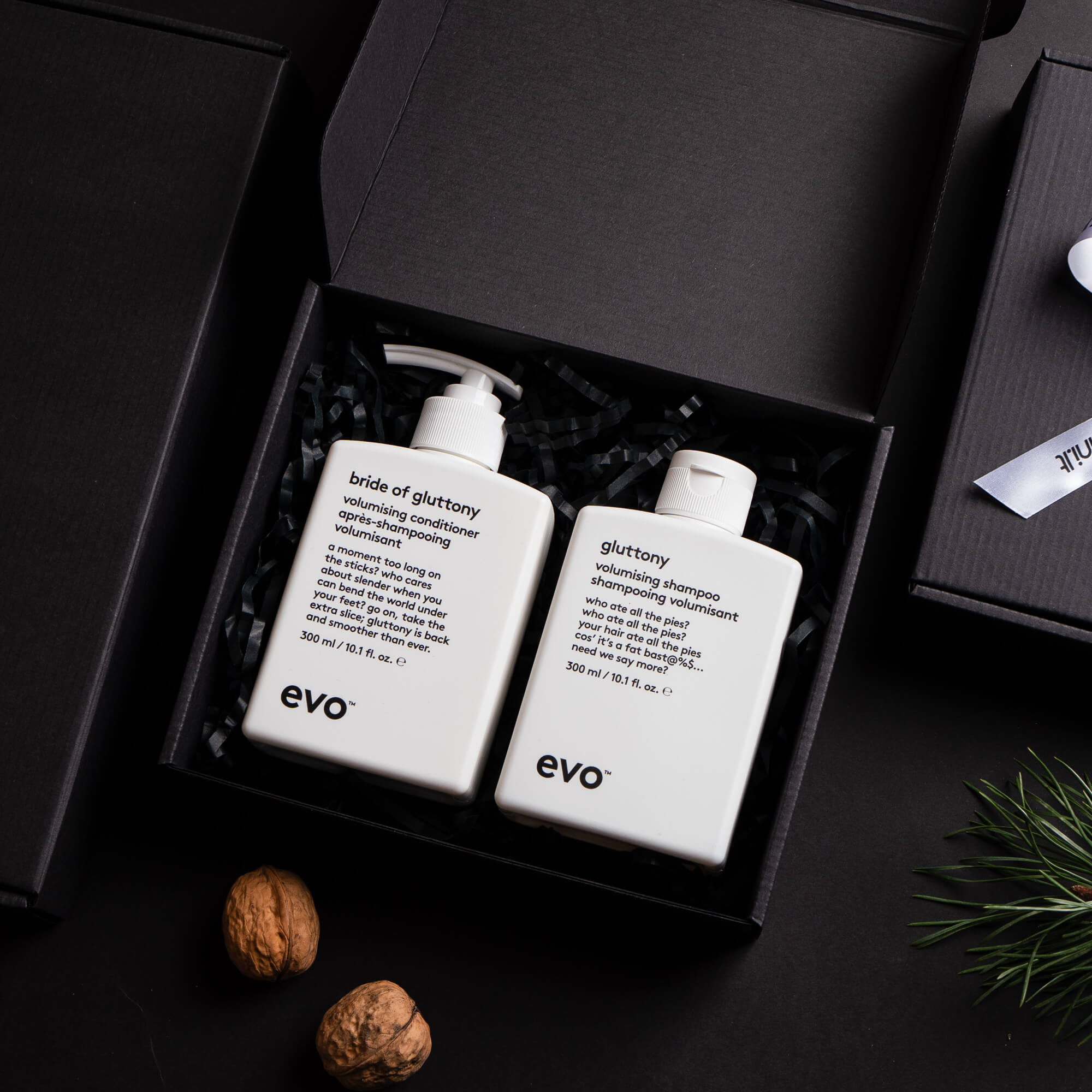 Apimties suteikiantis Evo plaukų priežiūros rinkinys: šampūnas ir kondicionierius